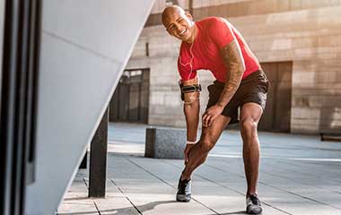 homem machucado corrida treino