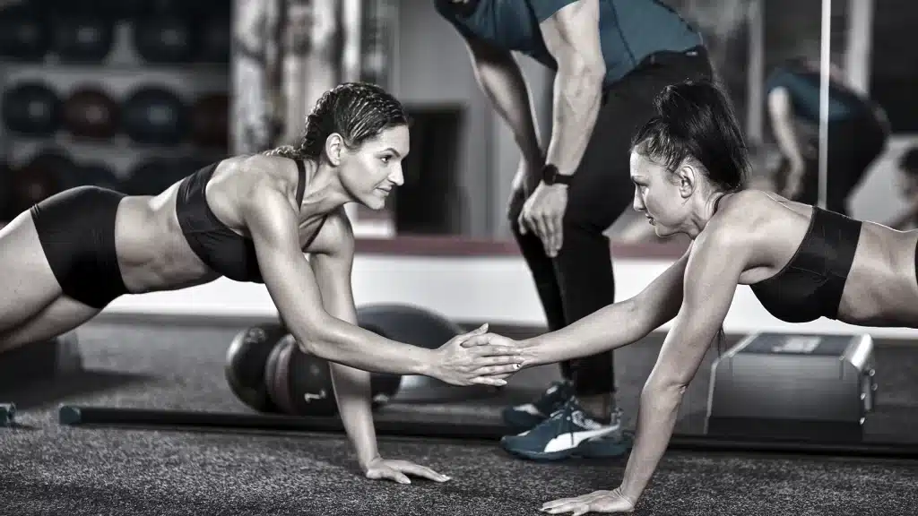 mulheres treinando crossfit