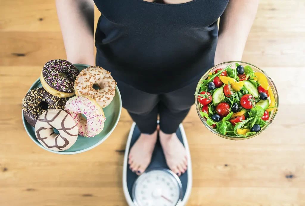 mulher emagrecimento balança dieta