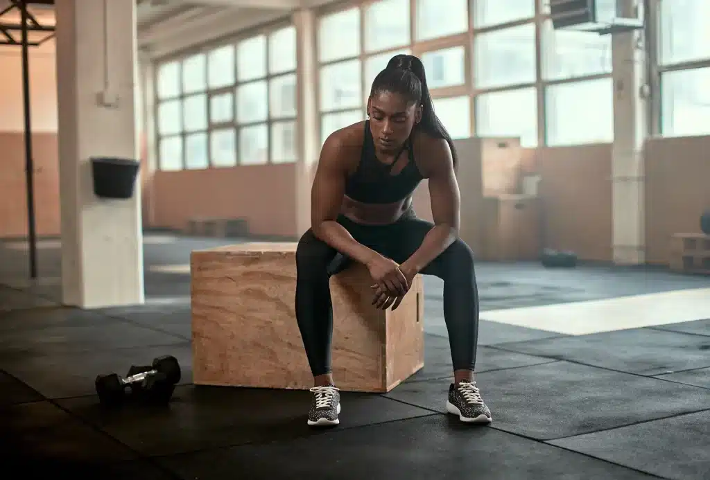mulher cansada treino sem energia para treinar