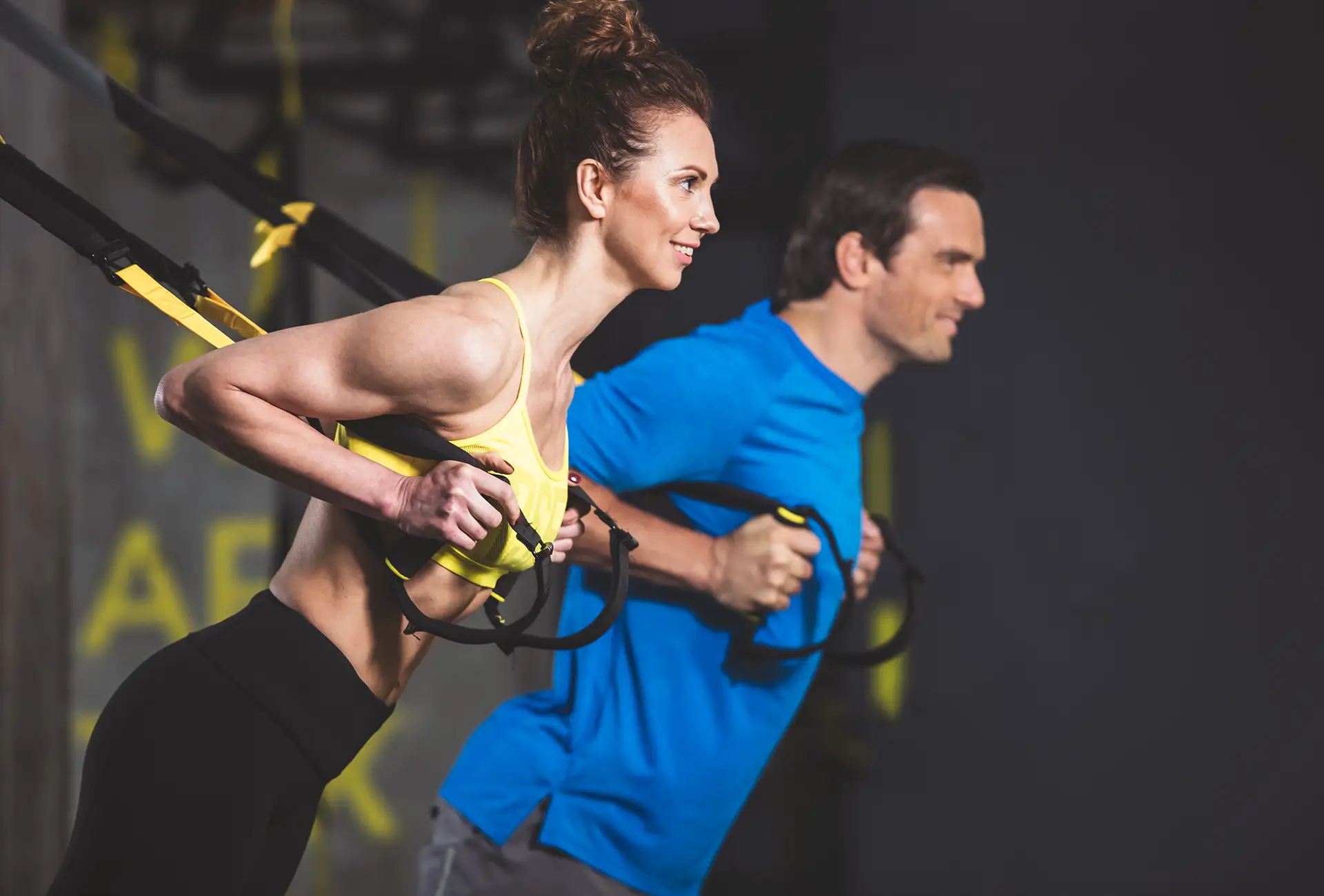 treino-funcional-pessoas-treinando-com-trx