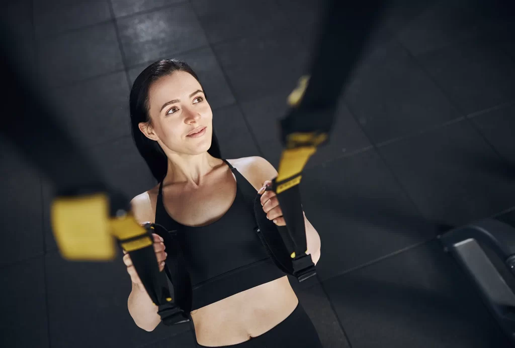treino funcional remada no trx