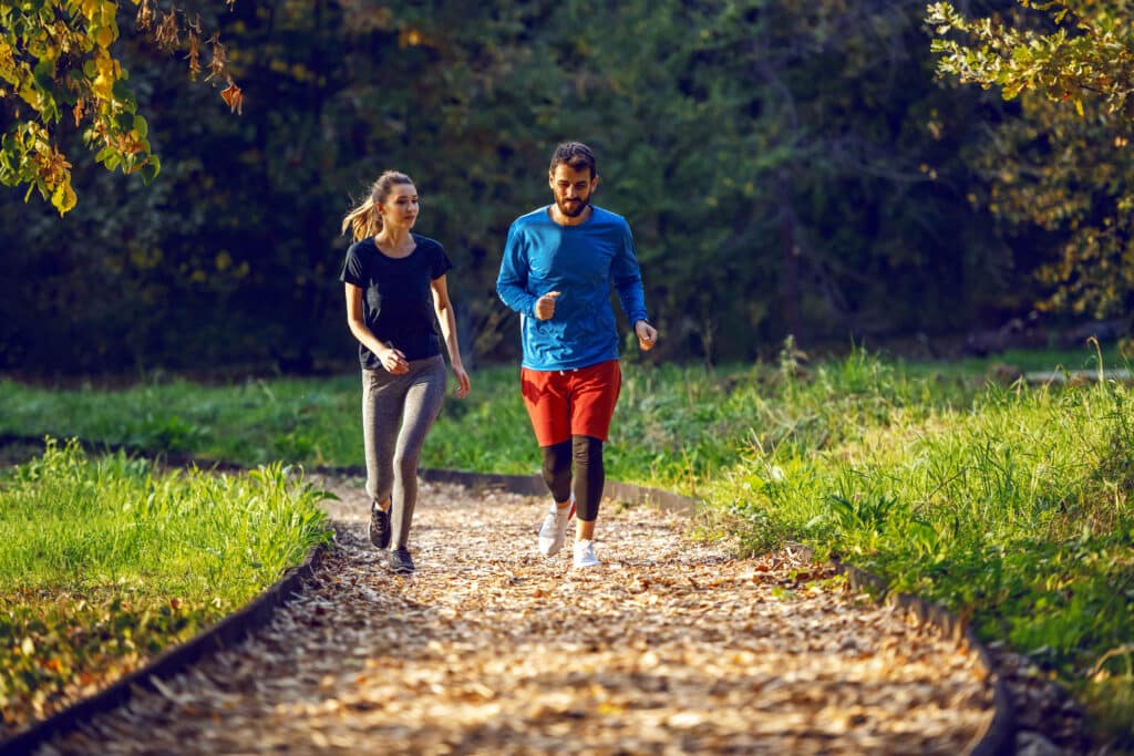 caminhada casal andar