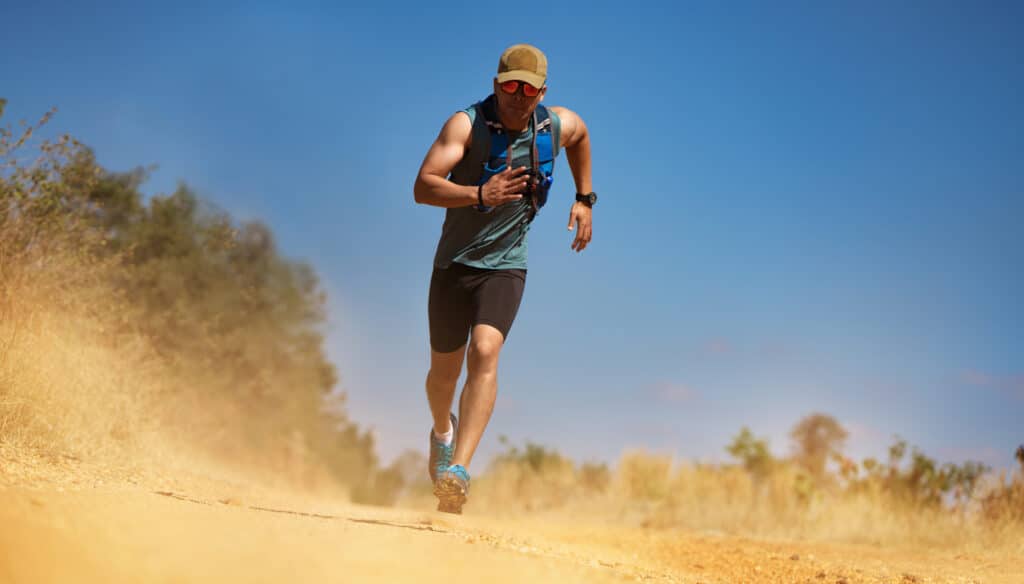 resiliencia-corrida-Male Runner of Trail. He was running fast