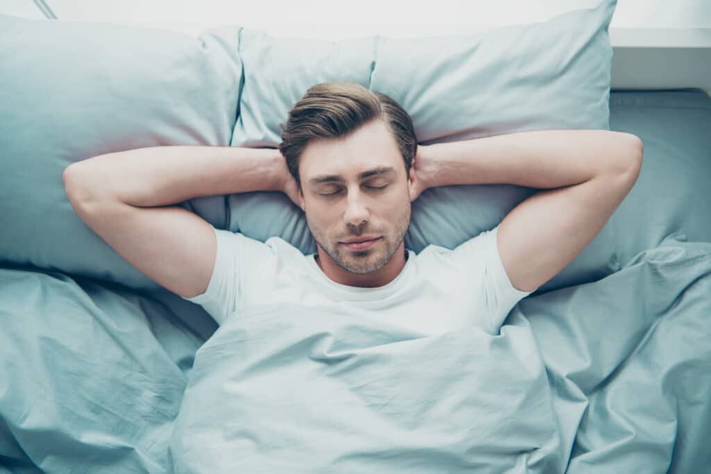 homem durante o sono