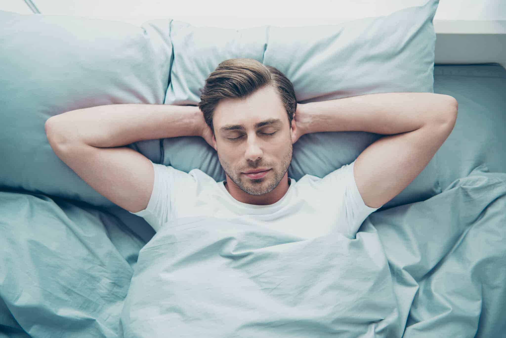 homem durante o sono