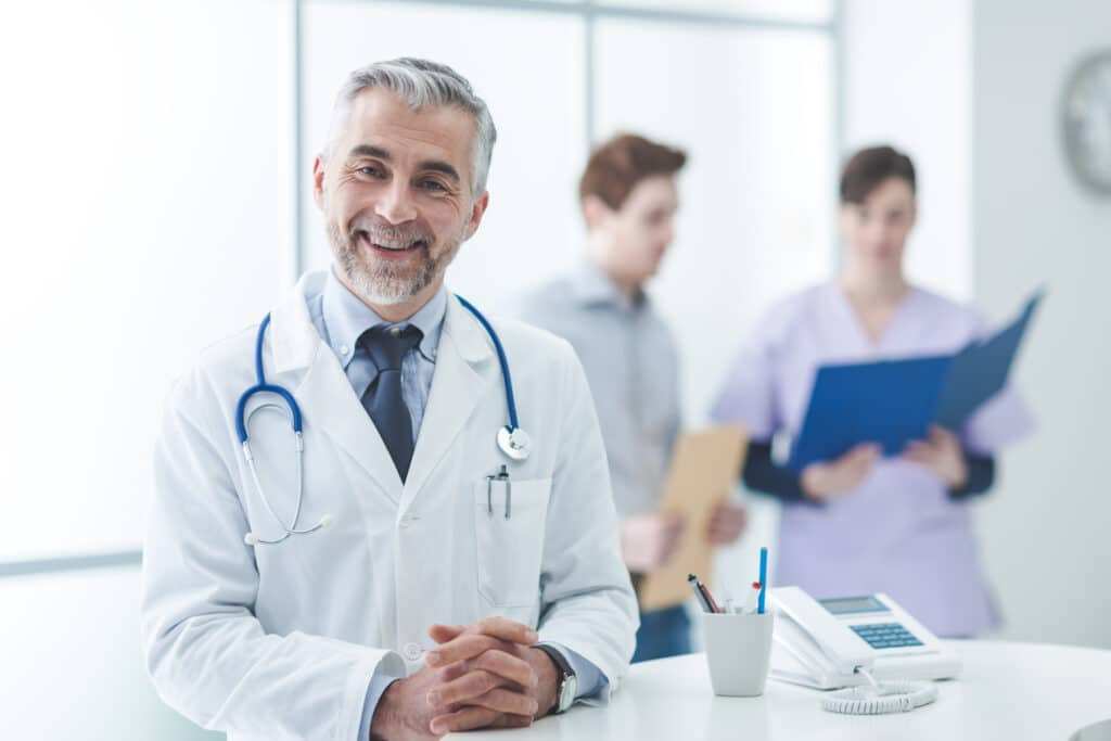 médico